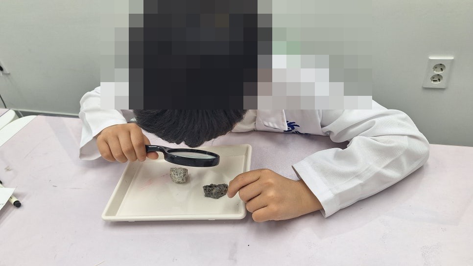 [올타 실험과학 마곡센터] 아톰2 4월-4주차 화성암 관찰 사진 8