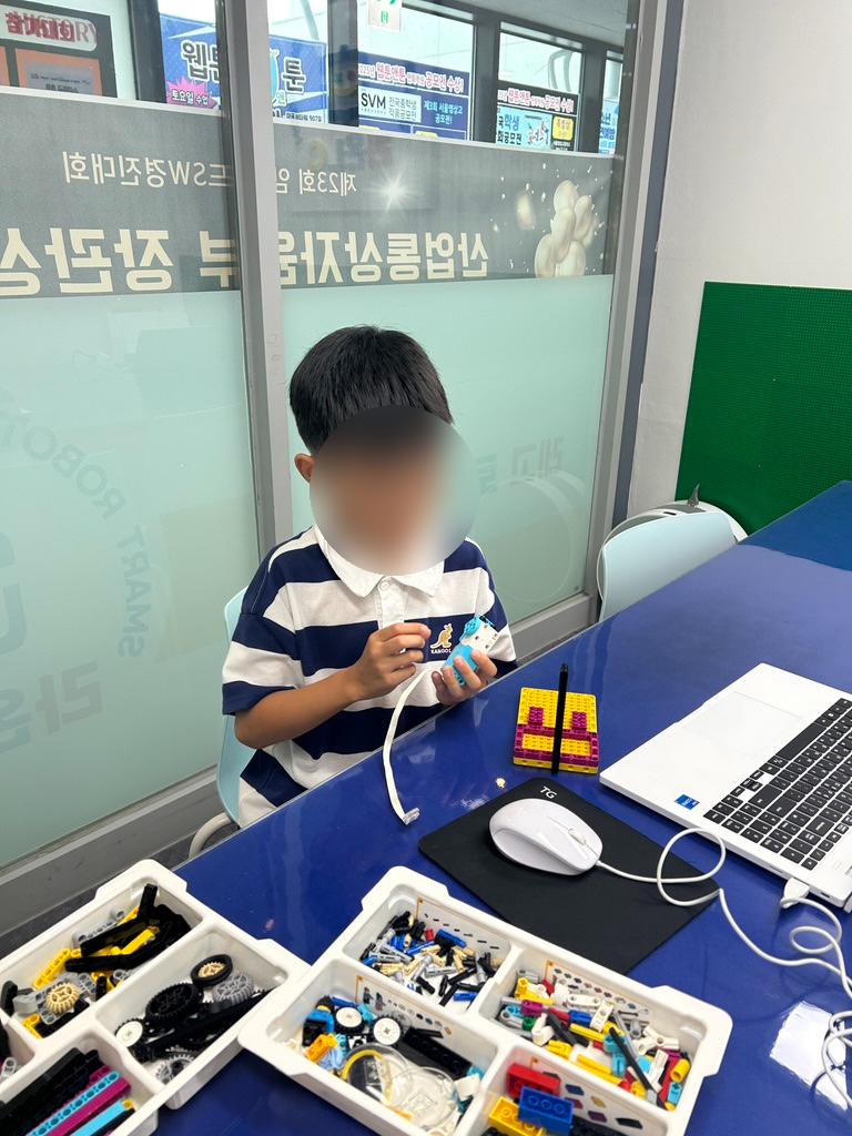 [마곡 코딩] 스파이크 프라임 6월 16일 화요일 2시 수업_여권 심사대 1차시 사진 5